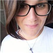 Laureata in legge, impartisce lezioni in tutte le materie umanistiche per qualsiasi ordine e grado